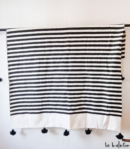 Plaid en laine avec pompons