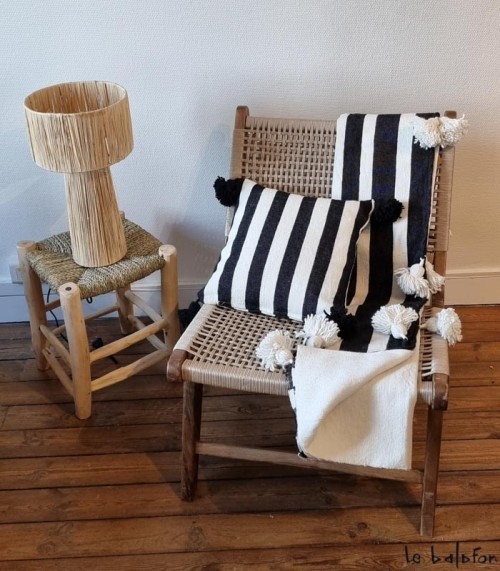 Plaid avec pompons blanc avec rayures noires