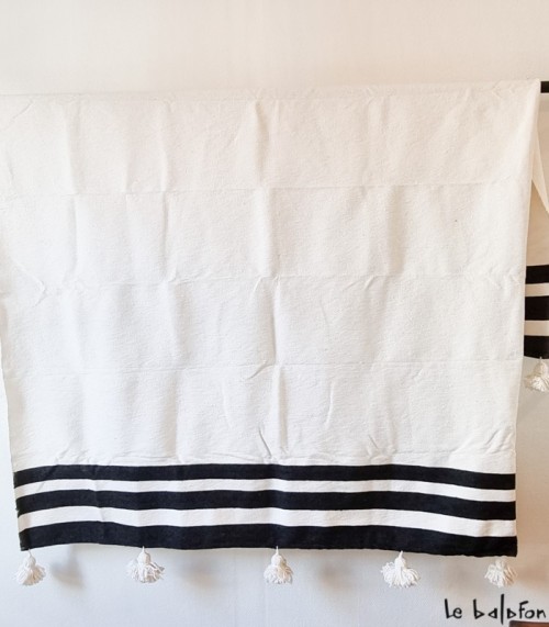 Plaid avec pompons blanc avec rayures noires
