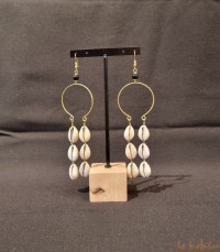 Longues boucles d'oreilles pendantes cauris Dialla