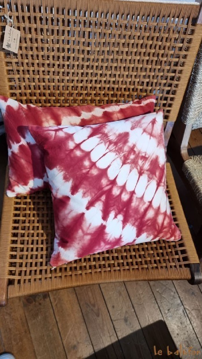 Coussin tie and dye rouge 40x40