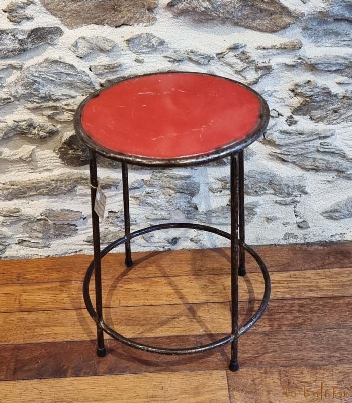 Tabouret design en métal recyclé