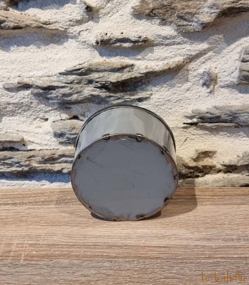 Petite boîte ronde en métal