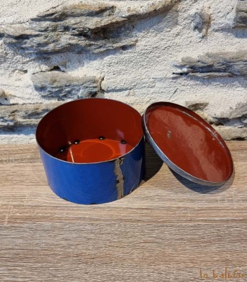 Petite boîte ronde en métal