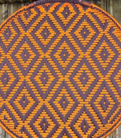Salon d'extérieur en fil de pêche marron et orange