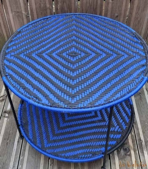 Salon de jardin motifs losange bleu roi et noir