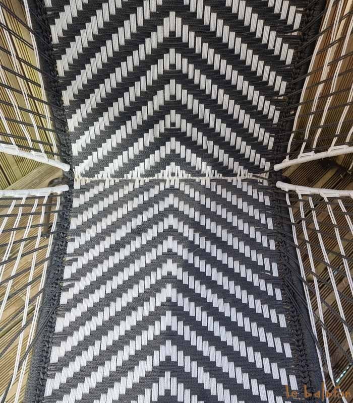 Chaise de jardin blanc et noir motifs chevron