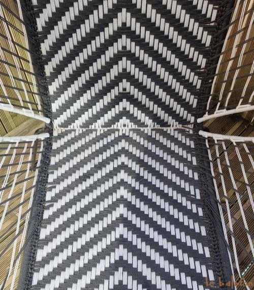 Chaise de jardin blanc et noir motifs chevron