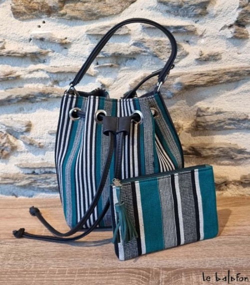 Sac seau en pagne tissé rayé vert et blanc