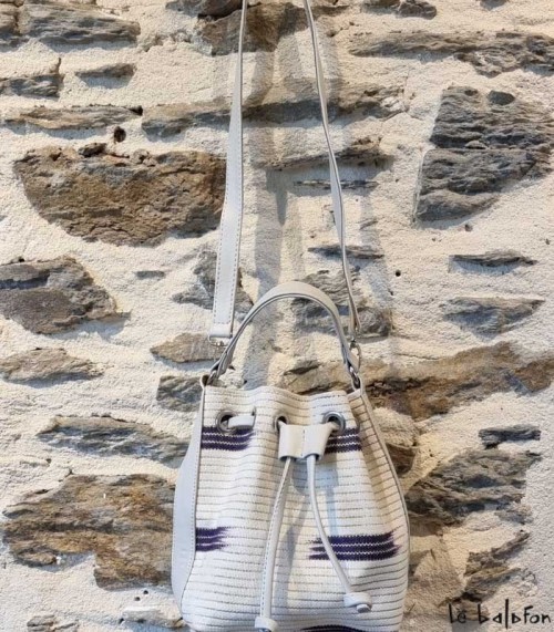 Sac seau en pagne tissé