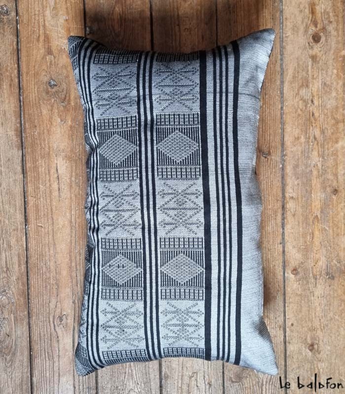 Coussin en pagne tissé 30x50 