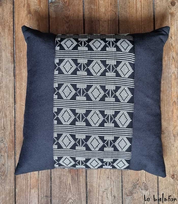 Coussin en pagne tissé 40x40 noir et blanc