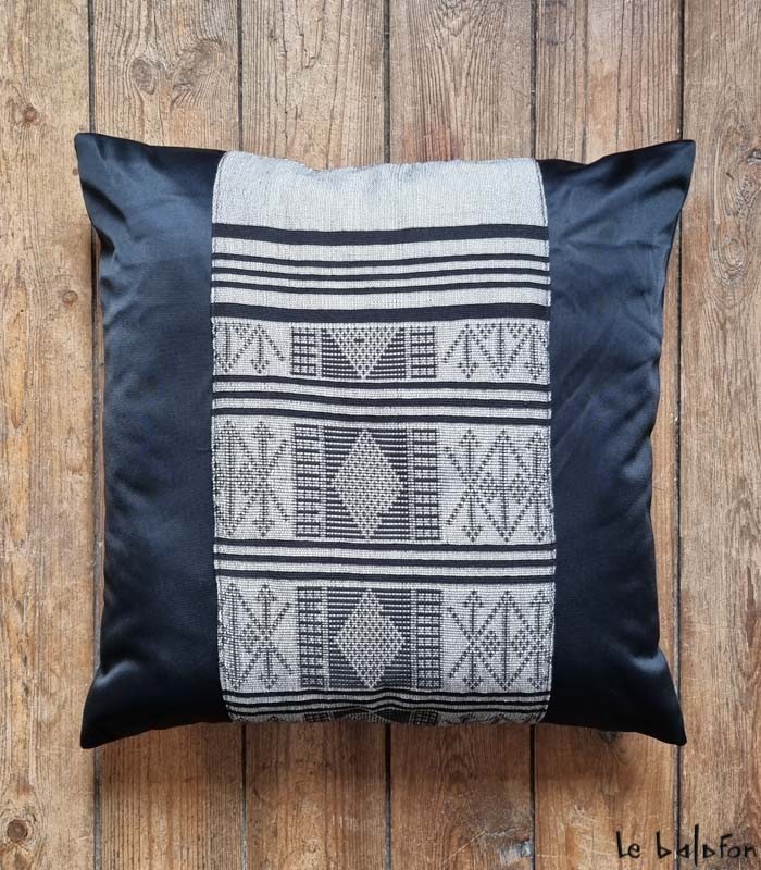 Coussin en pagne tissé 40x40 noir et gris
