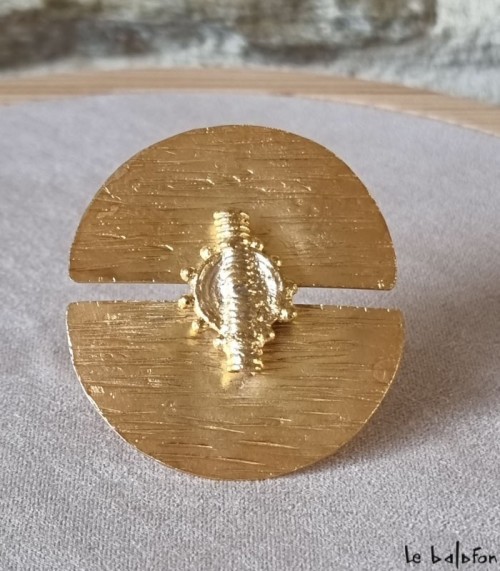 Bague femme "bouclier"