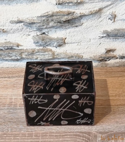 Petite boîte rectangle en métal