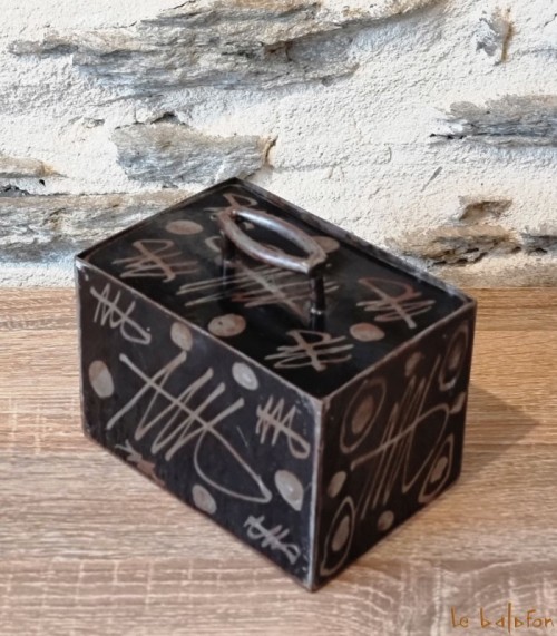 Petite boîte rectangle en métal