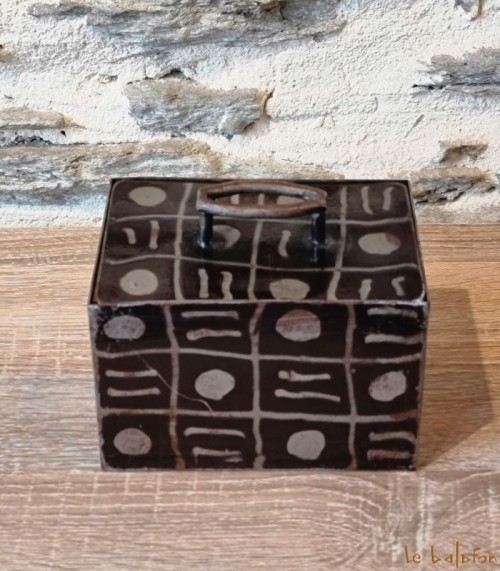 Petite boîte rectangle en métal