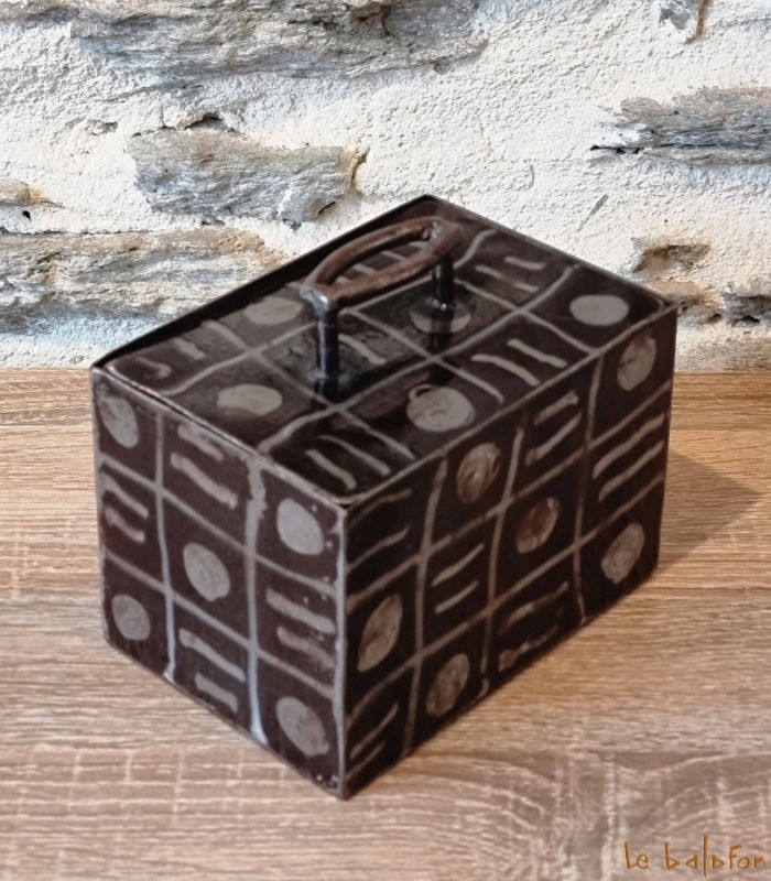 Petite boîte rectangle en métal