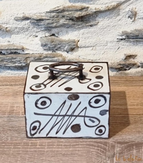Petite boîte rectangle en métal