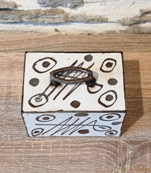 Petite boîte rectangle en métal
