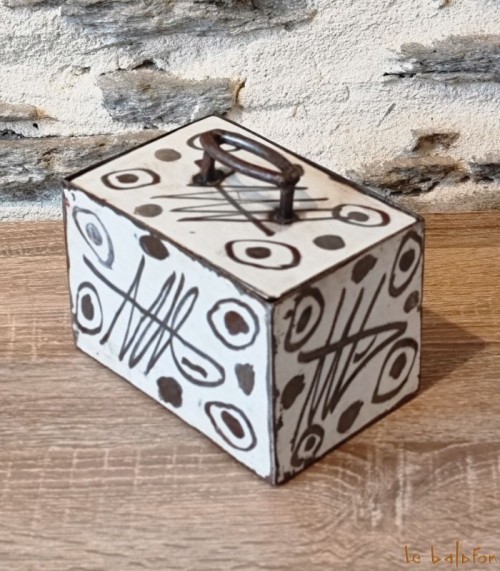 Petite boîte rectangle en métal