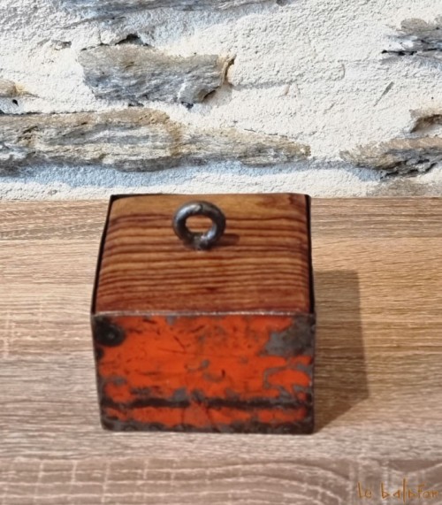 Petite boîte rectangle en métal