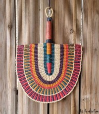Eventail africain multicolore