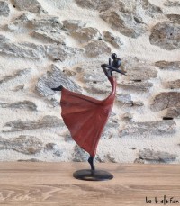 Sculpture en bronze 19 cm "La reine en mouvement"