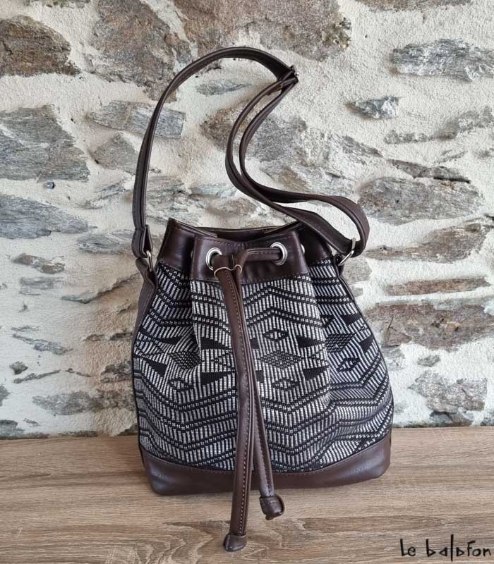 Sac Bourse artisanal en pagne tissé Manjak