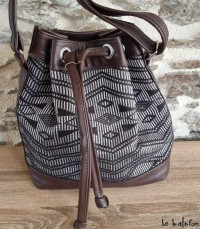 Sac Bourse artisanal en pagne tissé Manjak