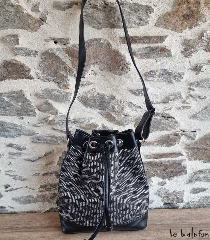 Sac Bourse artisanal en pagne tissé Manjak