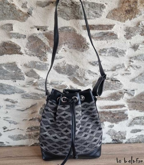 Sac Bourse artisanal en pagne tissé Manjak