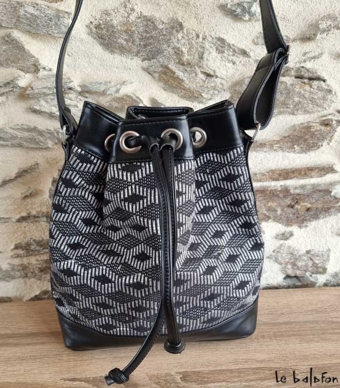 Sac Bourse artisanal en pagne tissé Manjak