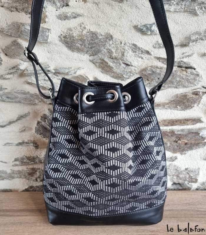 Sac Bourse artisanal en pagne tissé Manjak