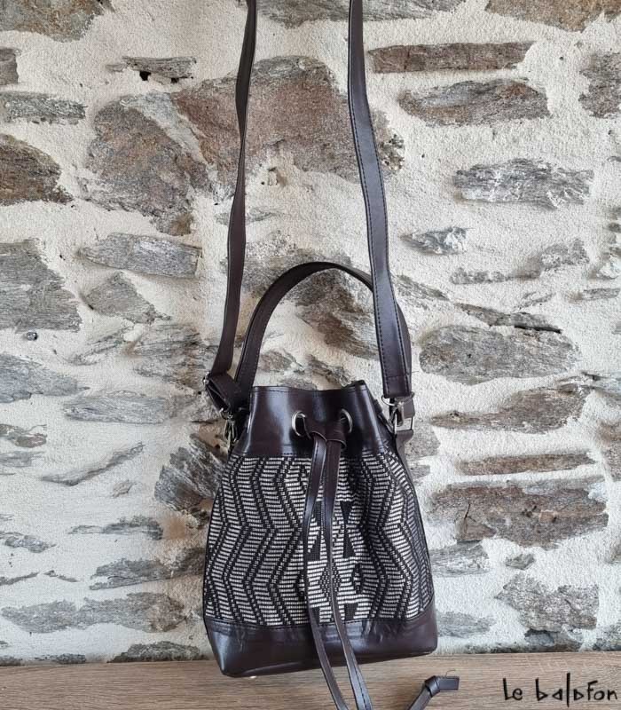 Petit Sac Seau artisanal en pagne tissé Manjak - 1