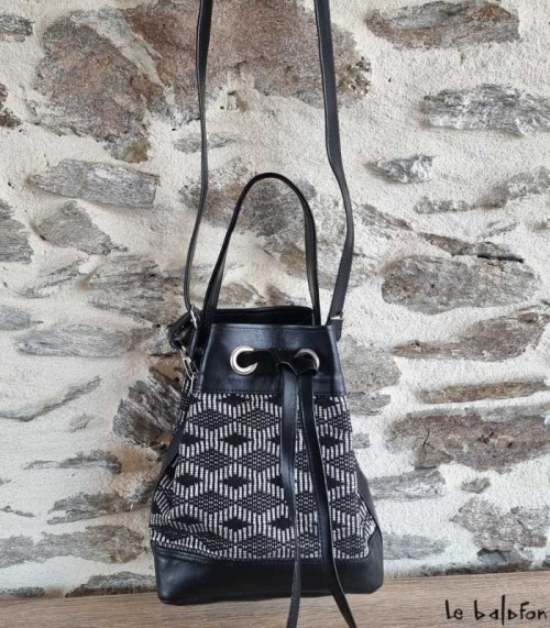 Petit Sac Bourse artisanal noir en pagne tissé Manjak - 5