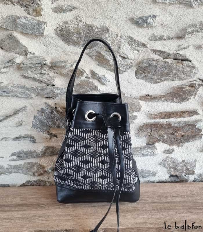 Petit Sac Bourse artisanal noir en pagne tissé Manjak - 5