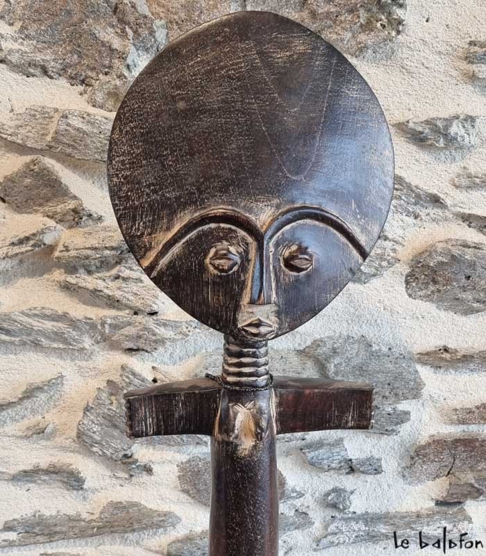 Poupée Ashanti – Statuette traditionnelle ghanéenne
