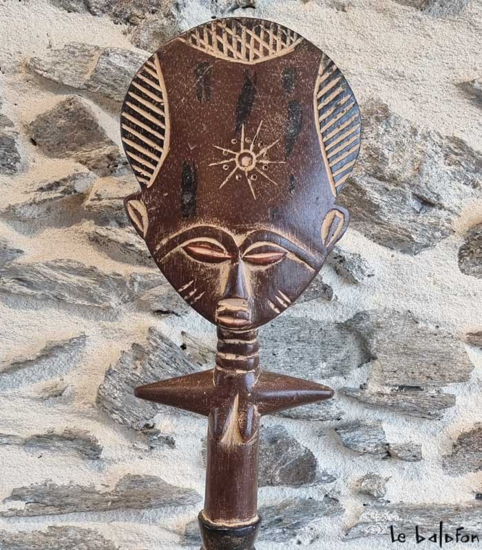 Poupée Ashanti – Statuette traditionnelle ghanéenne