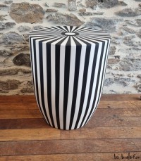 AYLA Tabouret Art Déco rayé noir et blanc