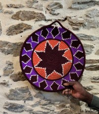 Plateau Berbère graphique coloré avec accroche