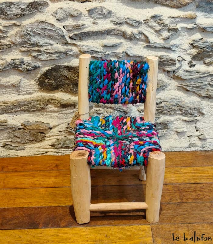 Petite chaise marocaine en boucherouite – Artisanat berbère coloré (Dupliqué) - 2