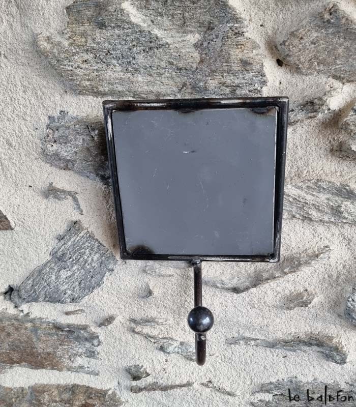 Patère murale artisanale en métal gris - Ecoresponsable - 2