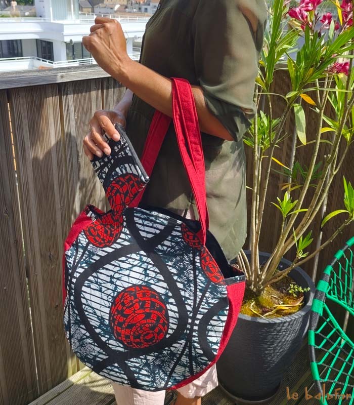 Sac rond en tissu wax rouge, noir & blanc Artisanat du Sénégal - 3