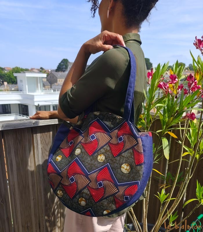 Sac rond en tissu wax marron, rouge & bleu Artisanat du Sénégal - 1