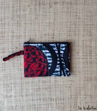 Porte-monnaie artisanal en tissu wax rouge, noir & blanc
