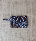 Porte-monnaie en tissu wax marron, noir & blanc - 1