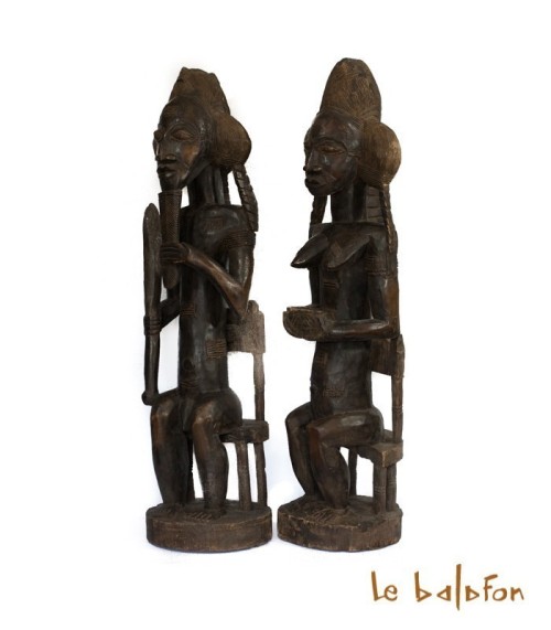 Statue Couple Assey Usu