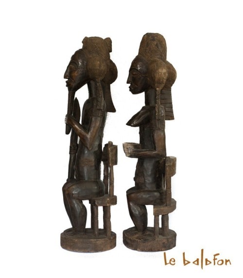 Statue Couple Assey Usu