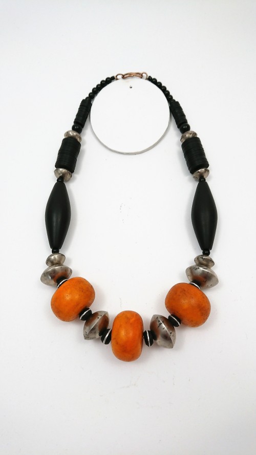 collier ethnique africain artisanal grosses perles